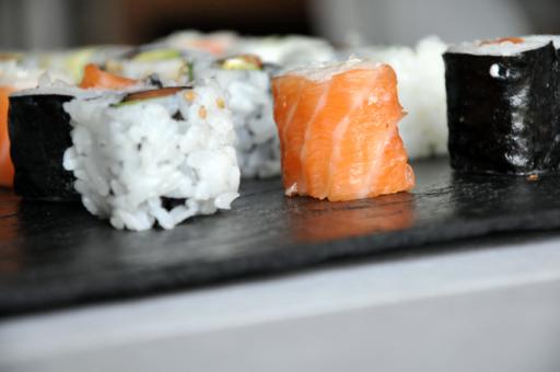 Plateau  sushis  en ardoise naturelle, Design made in Terre