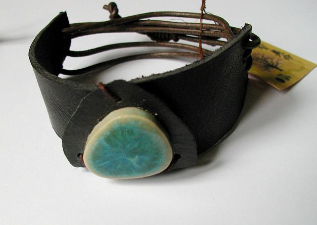 Ensemble collier et bracelet en ardoise naturelle et cramique gamme Mogo, bijoux Sylkoan cration